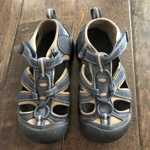 Keens kid shoe